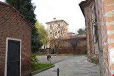 Il castello dei Marchesi Romagnano visto da piazza dei Forni.